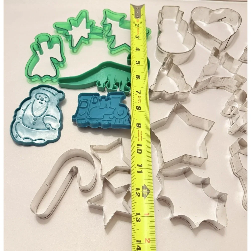 VTG Cookie Cutter LOT VTG Silver Metal Green Plastic Christmas Kitsch Retro Deco